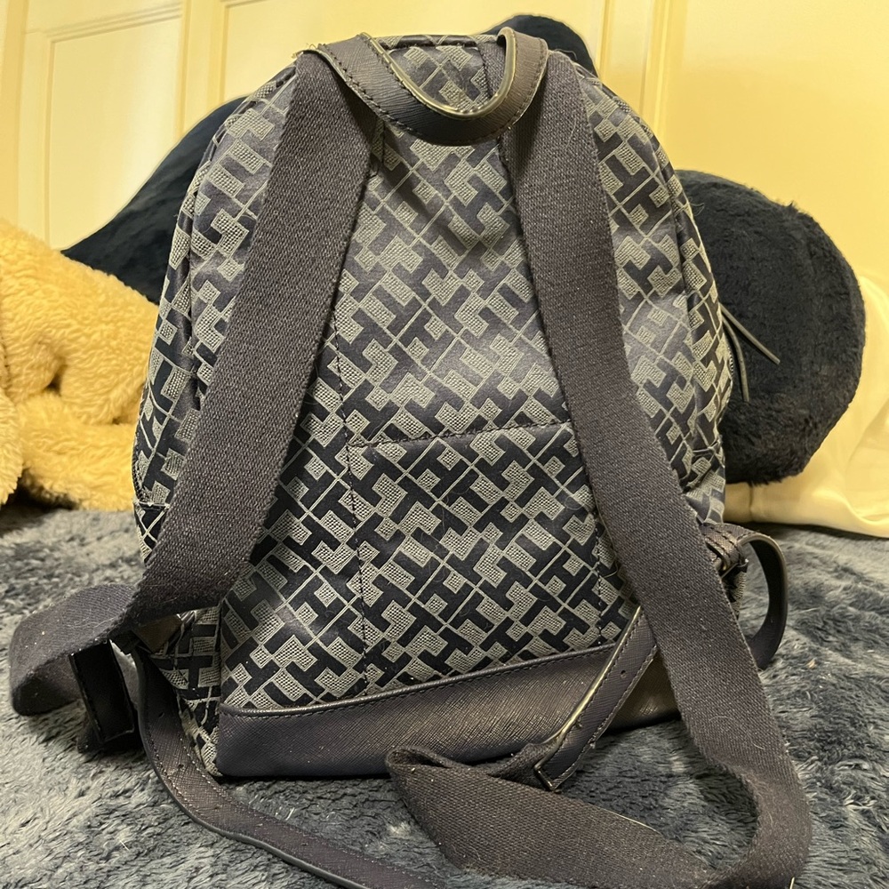 SOLD Tommy Hilfiger backpack - Picture 2 of 5